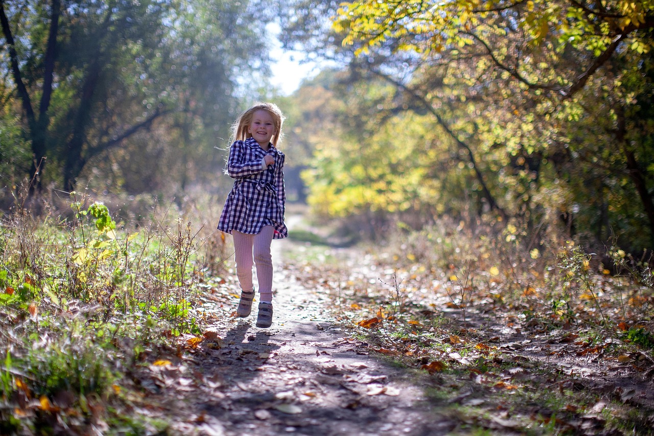 Kind im Wald