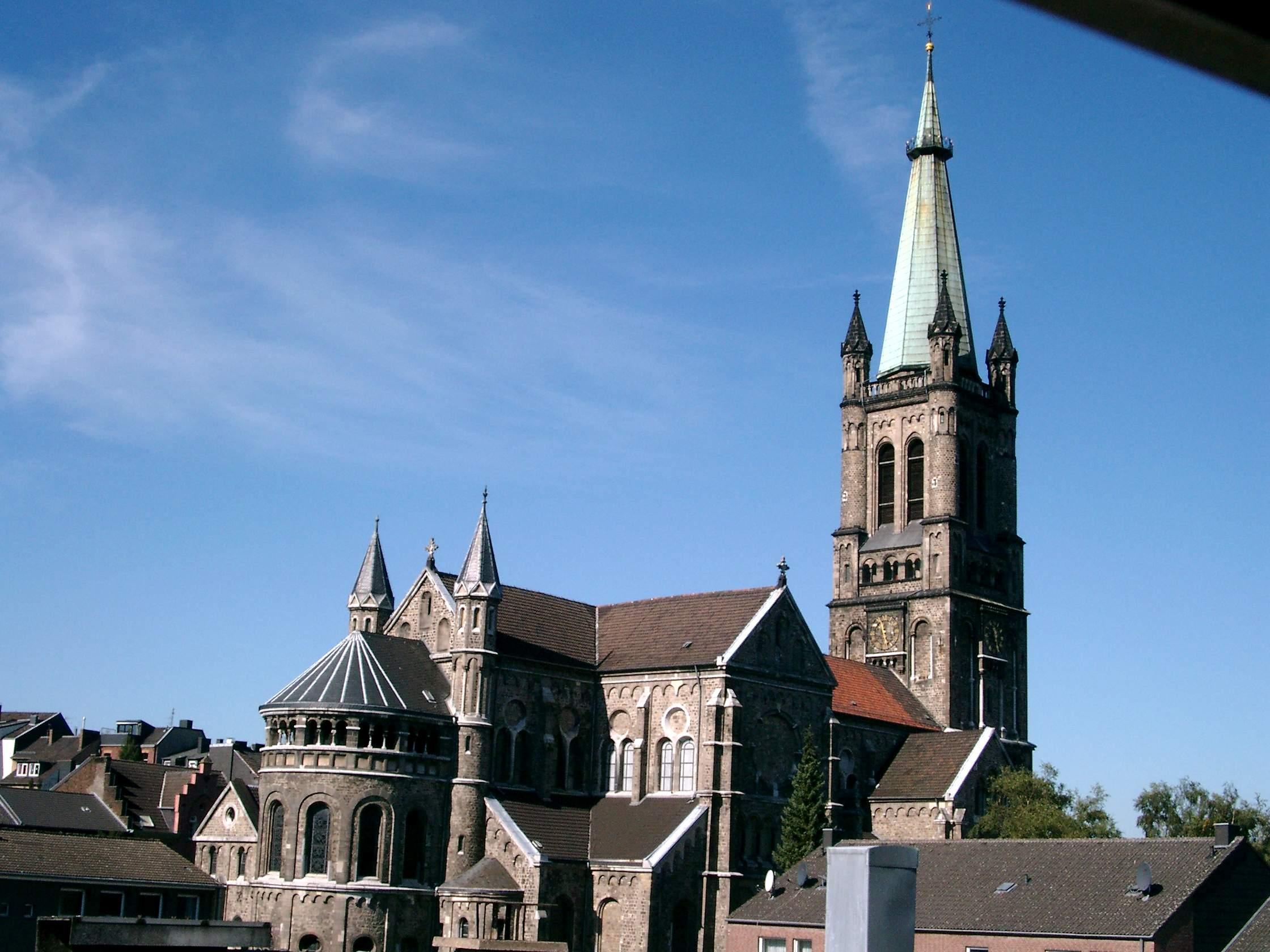 KIRCHE_AUSSEN_12.JPG