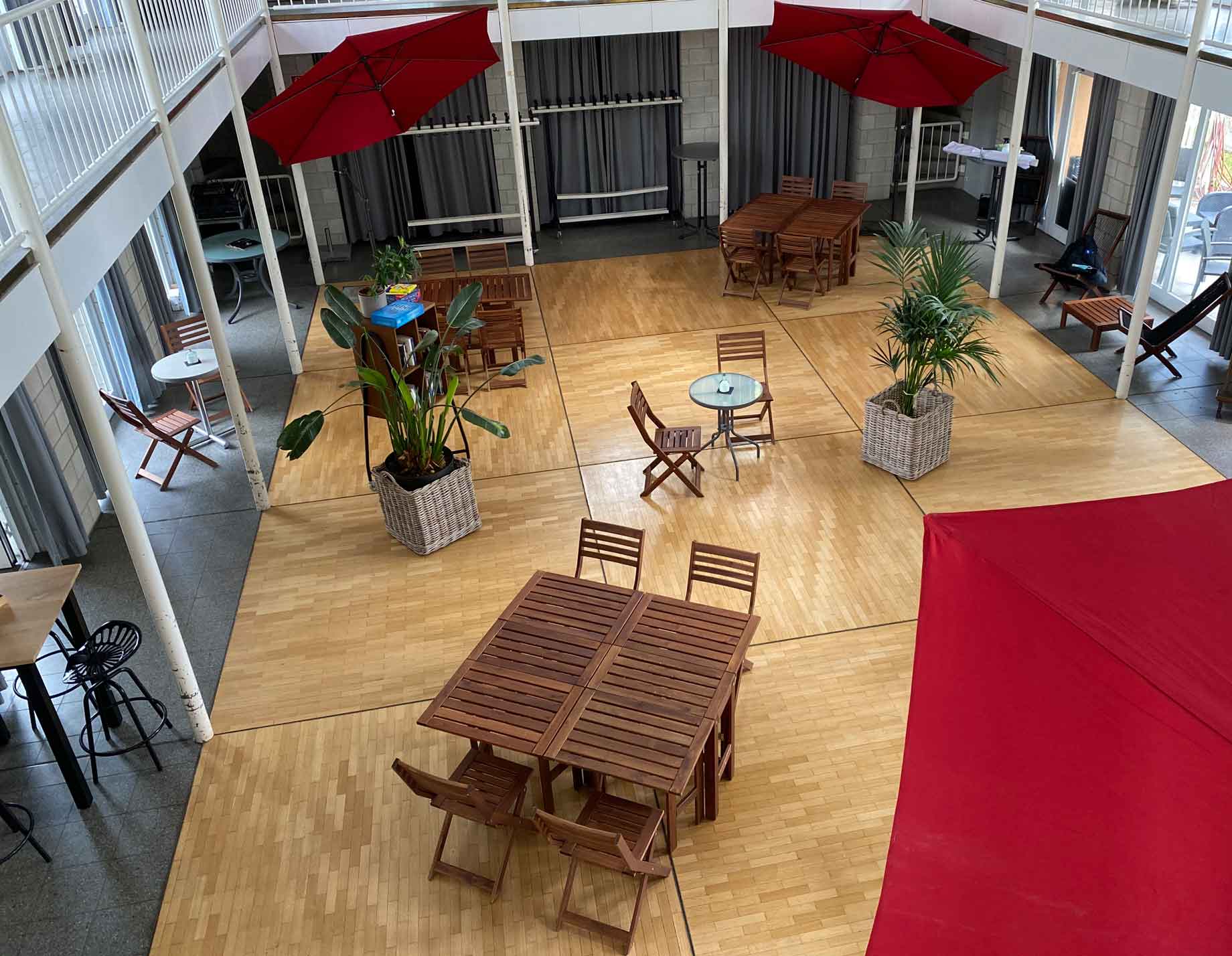 Café im Saal des Jakobushauses